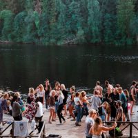 How Can GraphComment Improve Community Engagement